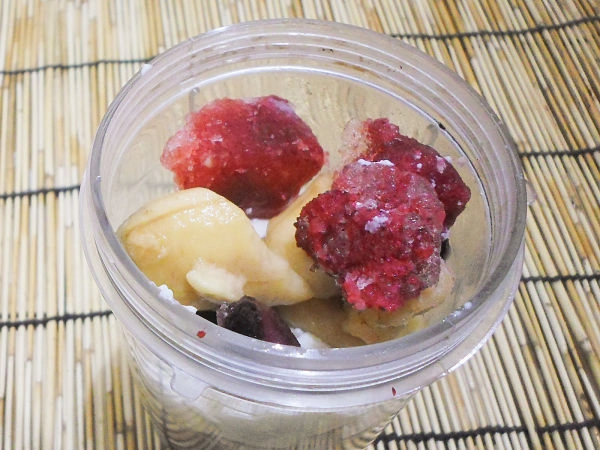 add all the ingredients to a blending bullet or a blender and blend away. You may add a little bit more liquid if the smoothie is too thick for your liking.